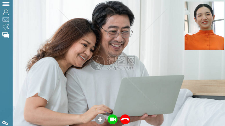 家庭成员使用闪连进行视频通话